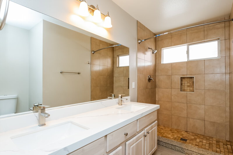 1,990/Mo, 5849 Sleepy Spruce St Las Vegas, NV 89113 Main Bathroom View