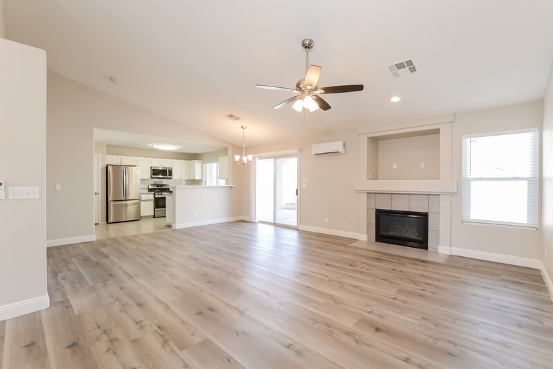 2,180/Mo, 736 Saratoga Springs St Henderson, NV 89015 Living Room View