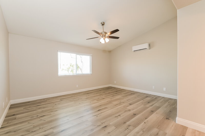 2,180/Mo, 736 Saratoga Springs St Henderson, NV 89015 Living Room View 2