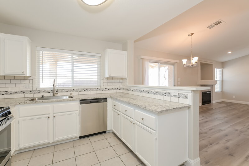 2,180/Mo, 736 Saratoga Springs St Henderson, NV 89015 Kitchen View 2