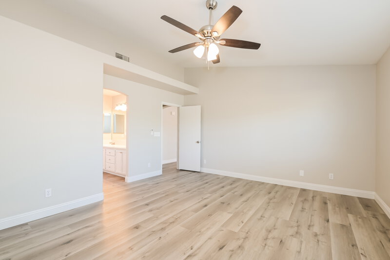 2,180/Mo, 736 Saratoga Springs St Henderson, NV 89015 Main Bedroom View