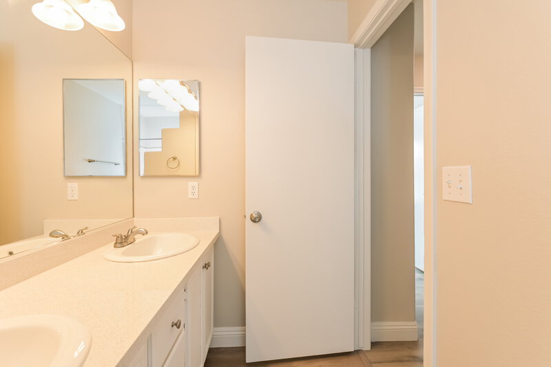 2,180/Mo, 736 Saratoga Springs St Henderson, NV 89015 Bathroom View