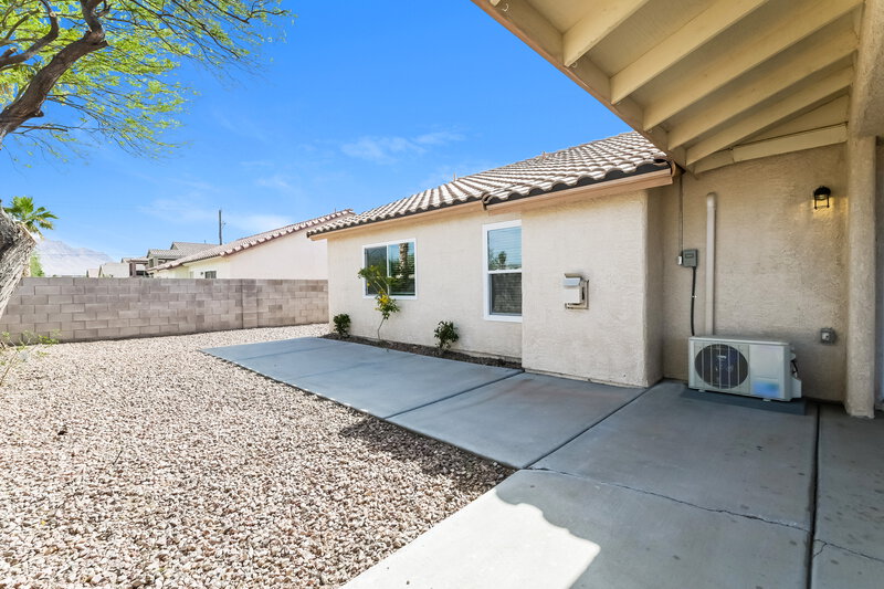 2,180/Mo, 736 Saratoga Springs St Henderson, NV 89015 Rear View