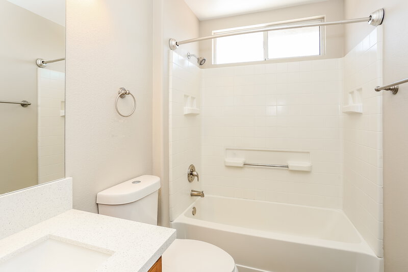 2,860/Mo, 3009 Saddle Hills Ct North Las Vegas, NV 89031 Bathroom View
