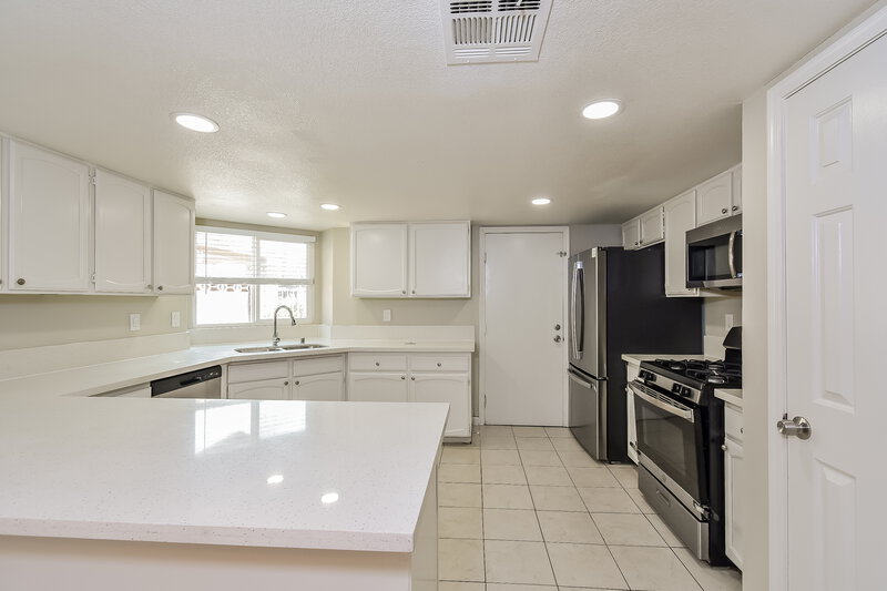 1,815/Mo, 608 Thrush Dr Las Vegas, NV 89145 Kitchen View