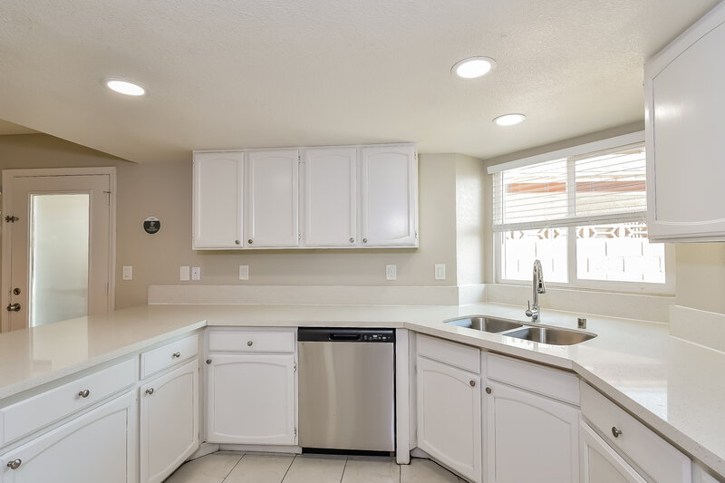 1,815/Mo, 608 Thrush Dr Las Vegas, NV 89145 Kitchen View 2