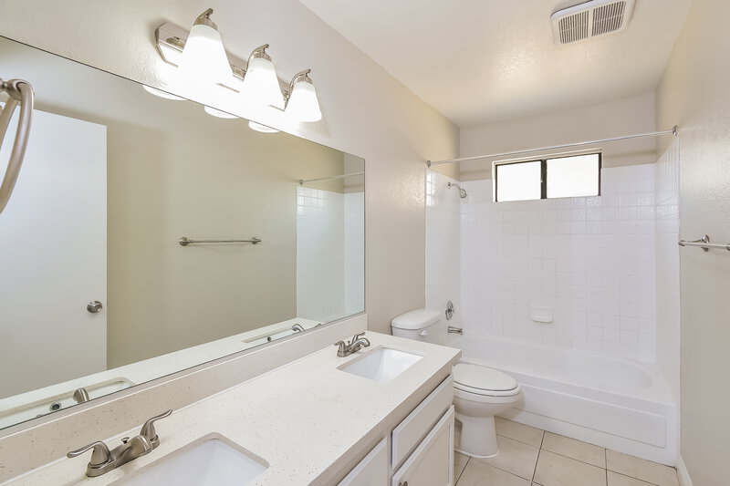 1,815/Mo, 608 Thrush Dr Las Vegas, NV 89145 Main Bathroom View