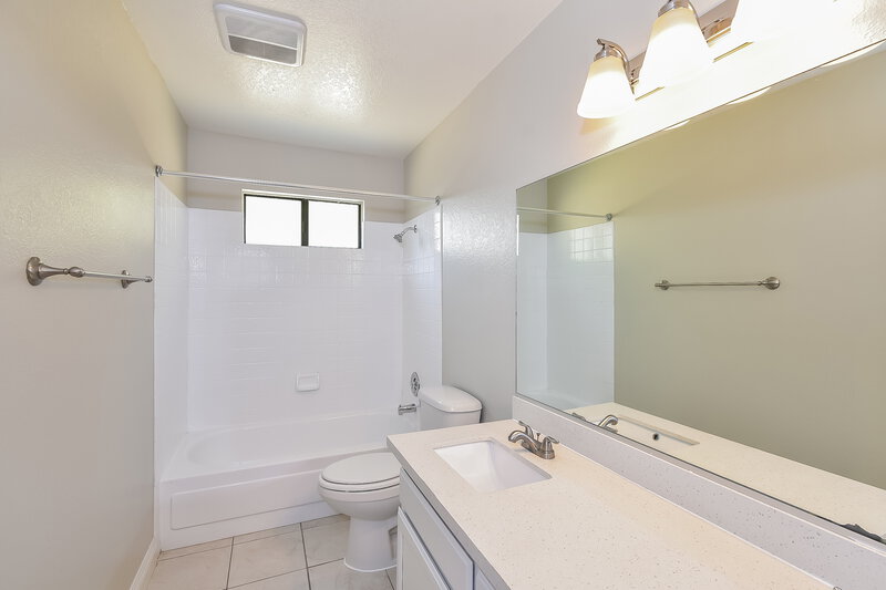 1,815/Mo, 608 Thrush Dr Las Vegas, NV 89145 Bathroom View