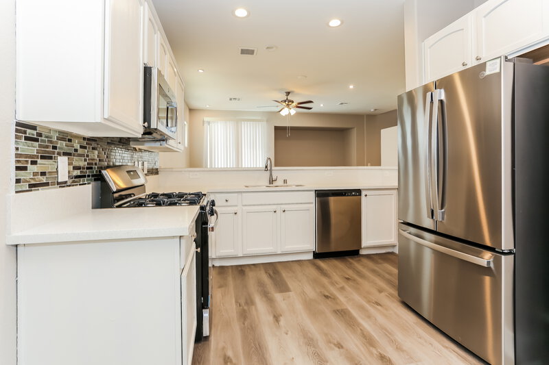 2,990/Mo, 605 W Coastal Dreams Ave North Las Vegas, NV 89031 Kitchen View 2