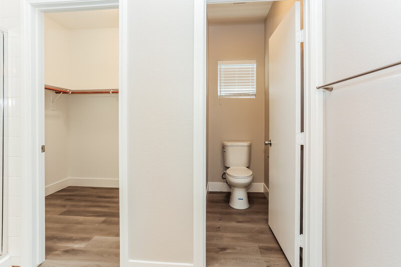 2,990/Mo, 605 W Coastal Dreams Ave North Las Vegas, NV 89031 Main Bathroom View 2