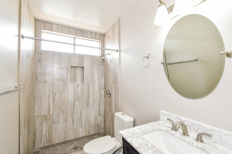 2,070/Mo, 1423 Grey Knoll Cir North Las Vegas, NV 89031 Bathroom View 2
