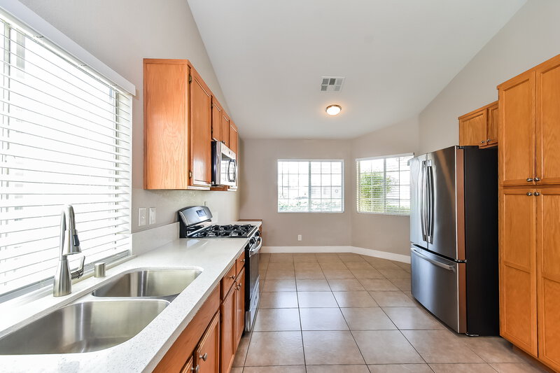 2,225/Mo, 5520 Red Sun Dr Las Vegas, NV 89149 Kitchen View