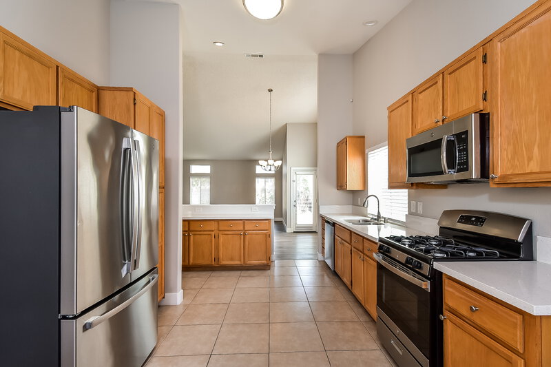 2,225/Mo, 5520 Red Sun Dr Las Vegas, NV 89149 Kitchen View 2
