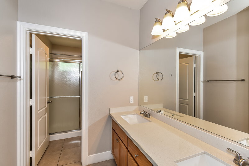 2,225/Mo, 5520 Red Sun Dr Las Vegas, NV 89149 Main Bathroom View