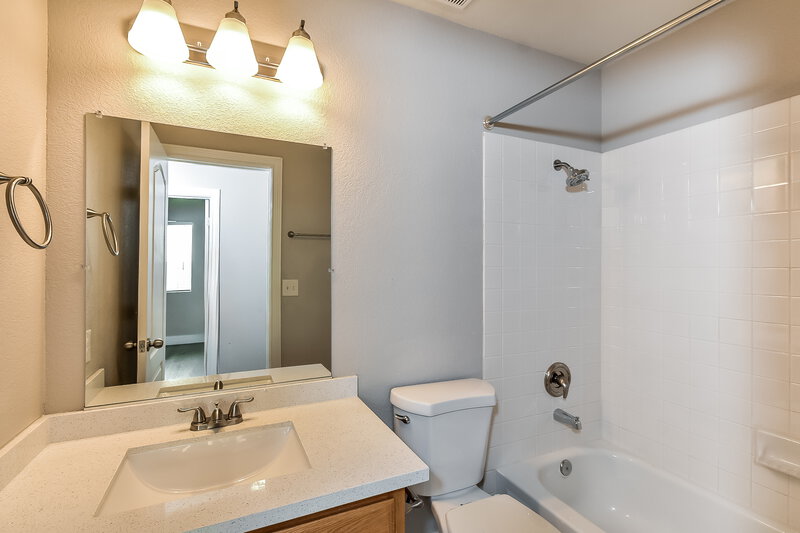 2,225/Mo, 5520 Red Sun Dr Las Vegas, NV 89149 Bathroom View