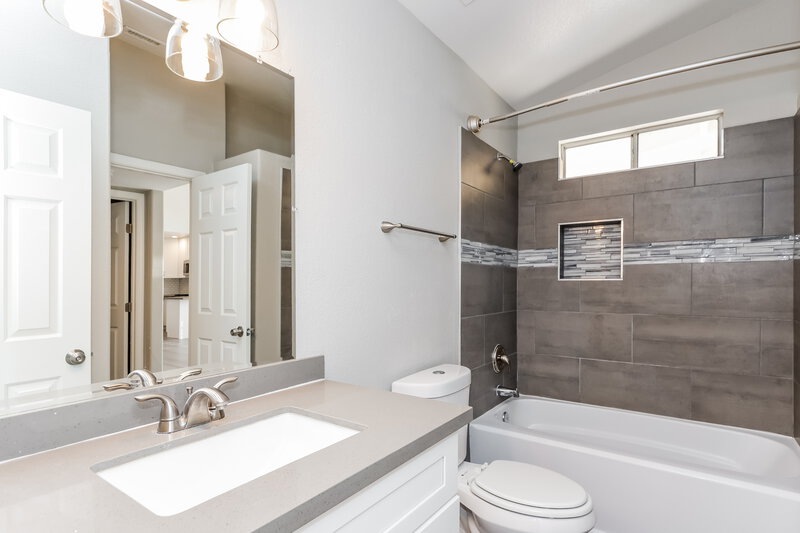 2,225/Mo, 2185 Hearts Club Dr Henderson, NV 89074 Main Bathroom View