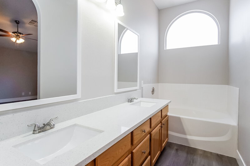 2,330/Mo, 9412 Morehouse Pl Las Vegas, NV 89123 Main Bathroom View