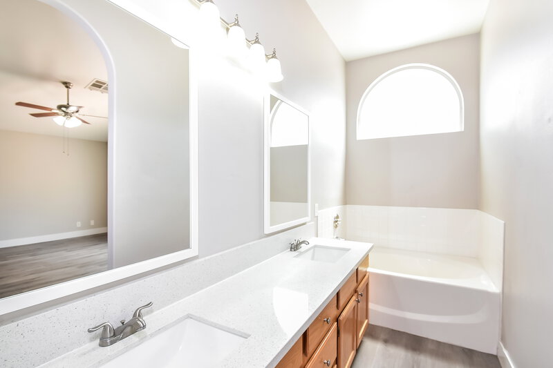 2,095/Mo, 9412 Morehouse Pl Las Vegas, NV 89123 Main Bathroom View