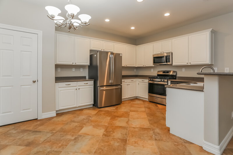 2,385/Mo, 5809 Magic Oak St North Las Vegas, NV 89031 Kitchen View