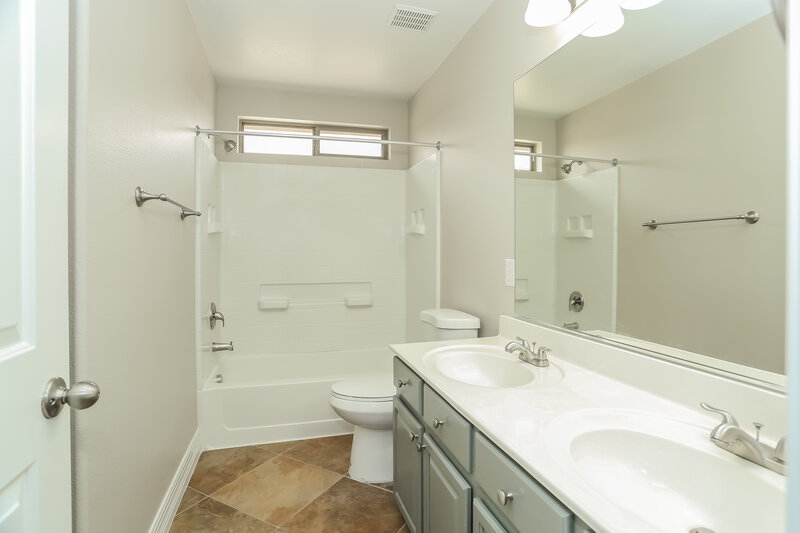 2,385/Mo, 5809 Magic Oak St North Las Vegas, NV 89031 Bathroom View