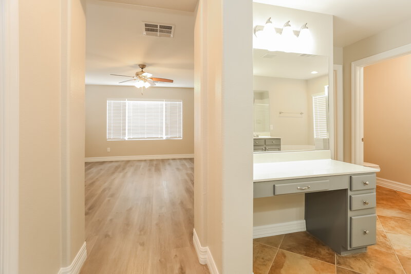 2,385/Mo, 5809 Magic Oak St North Las Vegas, NV 89031 Bathroom View 2