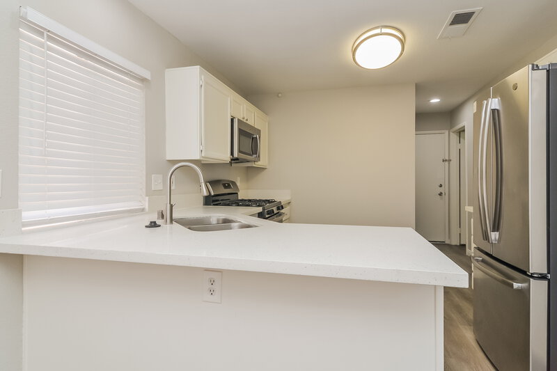 3,180/Mo, 1706 Autumn Rust Dr Las Vegas, NV 89119 Kitchen View