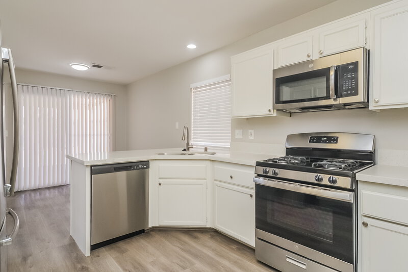 3,180/Mo, 1706 Autumn Rust Dr Las Vegas, NV 89119 Kitchen View 2