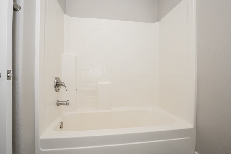 2,060/Mo, 4843 Cutting Diamond Ct North Las Vegas, NV 89081 Bathroom View 2