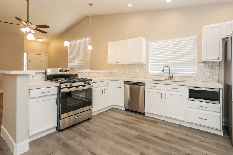 2,165/Mo, 5515 Black Sea Ct North Las Vegas, NV 89031 Kitchen View 2