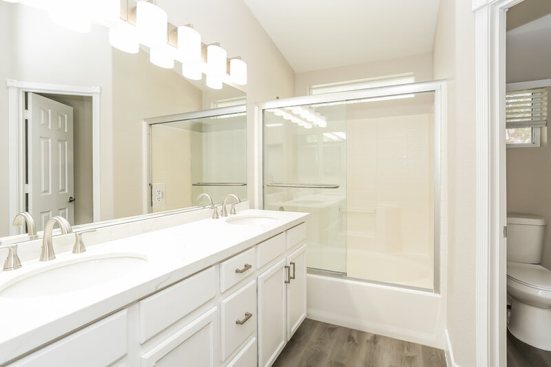 2,165/Mo, 5515 Black Sea Ct North Las Vegas, NV 89031 Main Bathroom View