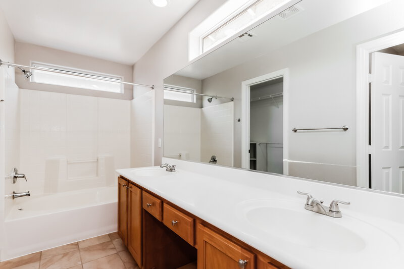 2,115/Mo, 10367 Gwynns Falls St Las Vegas, NV 89183 Main Bathroom View