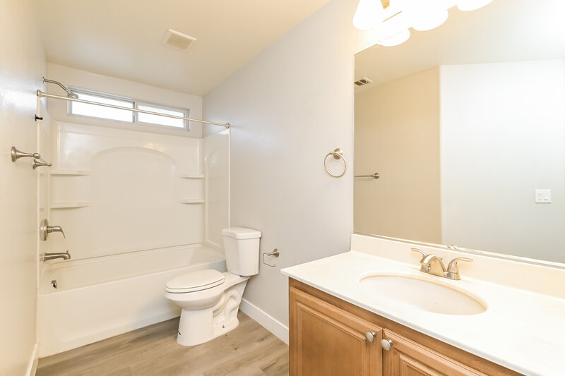 1,930/Mo, 44 Beach Haven Ave Las Vegas, NV 89183 Bathroom View