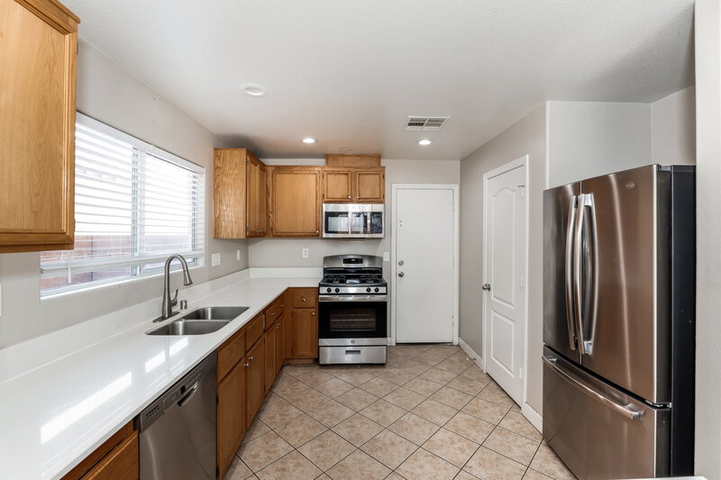 1,955/Mo, 2420 Cockatoo Dr North Las Vegas, NV 89084 Kitchen View