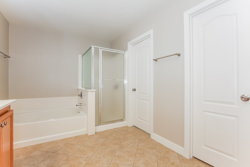 2,065/Mo, 2420 Cockatoo Dr North Las Vegas, NV 89084 Main Bathroom View 2