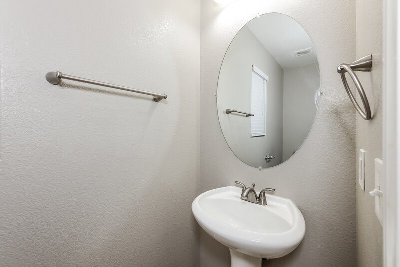 1,955/Mo, 2420 Cockatoo Dr North Las Vegas, NV 89084 Bathroom View 2