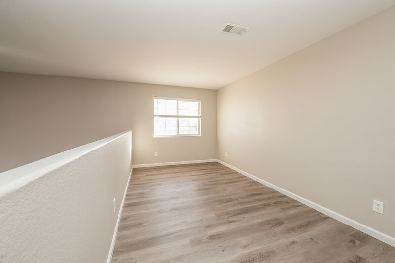 1,950/Mo, 6101 Bardstown Dr Las Vegas, NV 89130 Loft View