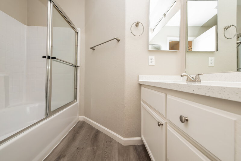 1,950/Mo, 6101 Bardstown Dr Las Vegas, NV 89130 Main Bathroom View