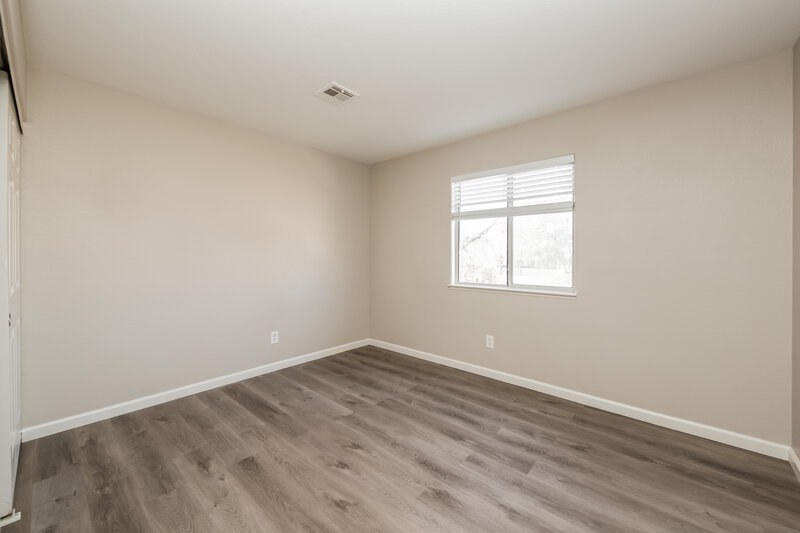 1,950/Mo, 6101 Bardstown Dr Las Vegas, NV 89130 Bedroom View