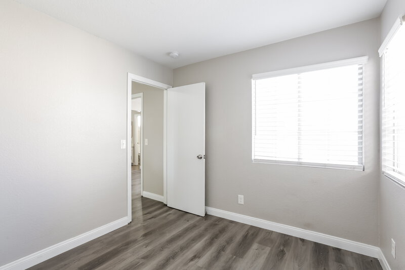 1,800/Mo, 2709 Positive Ct North Las Vegas, NV 89031 Bedroom View 2