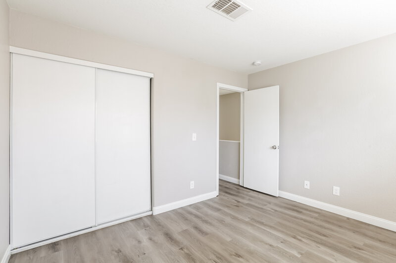 1,800/Mo, 2709 Positive Ct North Las Vegas, NV 89031 Bedroom View 4