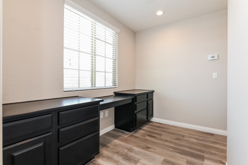 3,150/Mo, 6377 Kellyville Dr Las Vegas, NV 89122 Office View