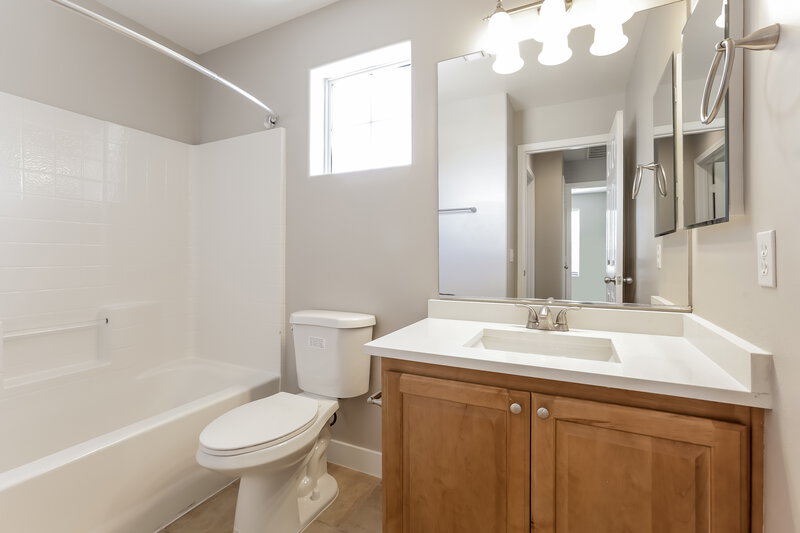 1,880/Mo, 8457 Spencer Canyon St Las Vegas, NV 89166 Main Bathroom View