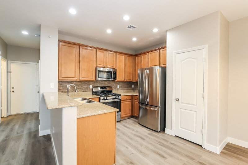 2,070/Mo, 1517 Beams Ave North Las Vegas, NV 89081 Kitchen View