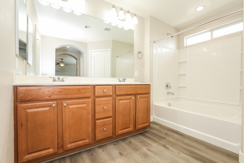 2,070/Mo, 1517 Beams Ave North Las Vegas, NV 89081 Main Bathroom View