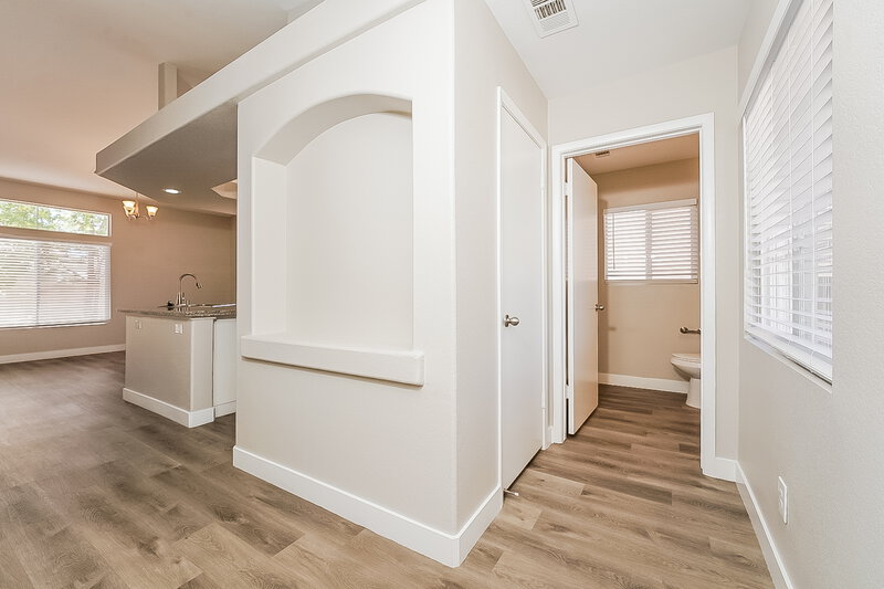 2,115/Mo, 8733 Country View Ave Las Vegas, NV 89129 Foyer View