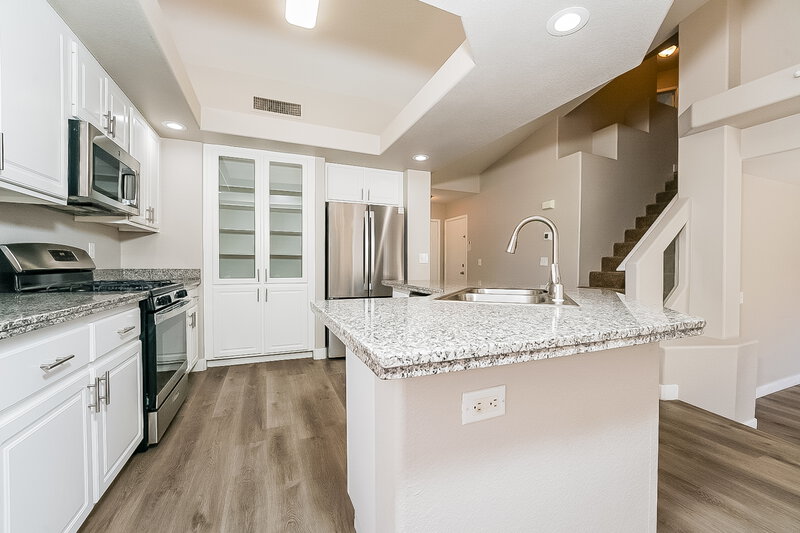 2,115/Mo, 8733 Country View Ave Las Vegas, NV 89129 Kitchen View 2