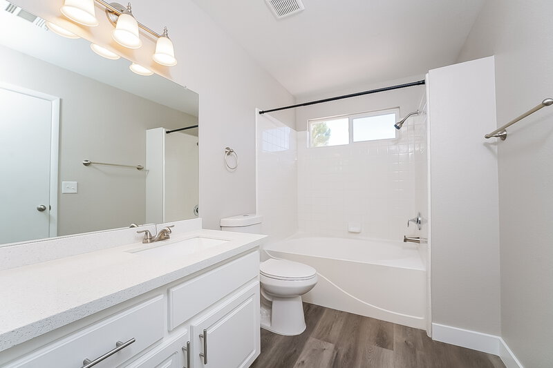 2,115/Mo, 8733 Country View Ave Las Vegas, NV 89129 Main Bathroom View