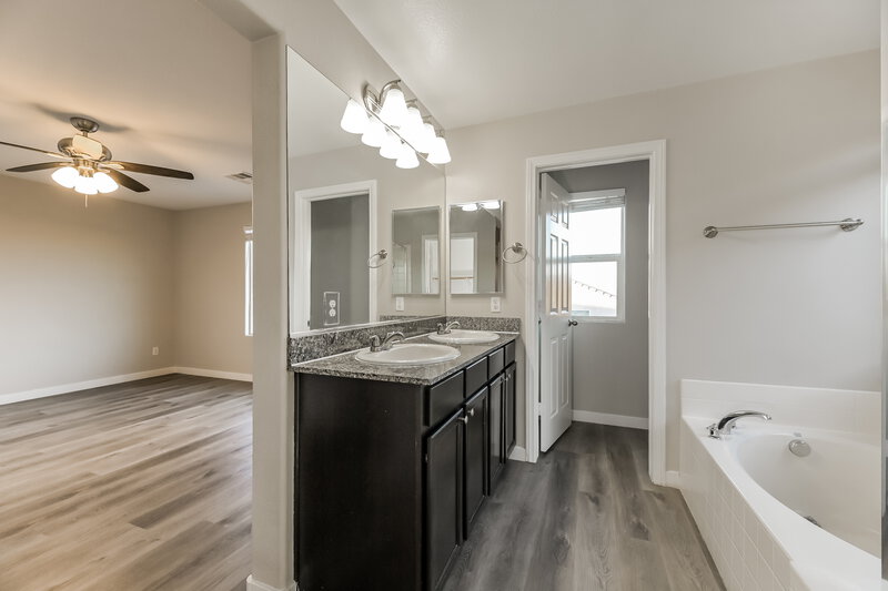 2,145/Mo, 7376 Cobbhan Dr Las Vegas, NV 89179 Main Bathroom View