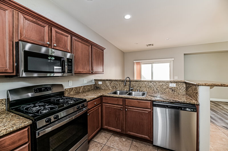 1,765/Mo, 932 Maple Pines Ave North Las Vegas, NV 89081 Kitchen View 2