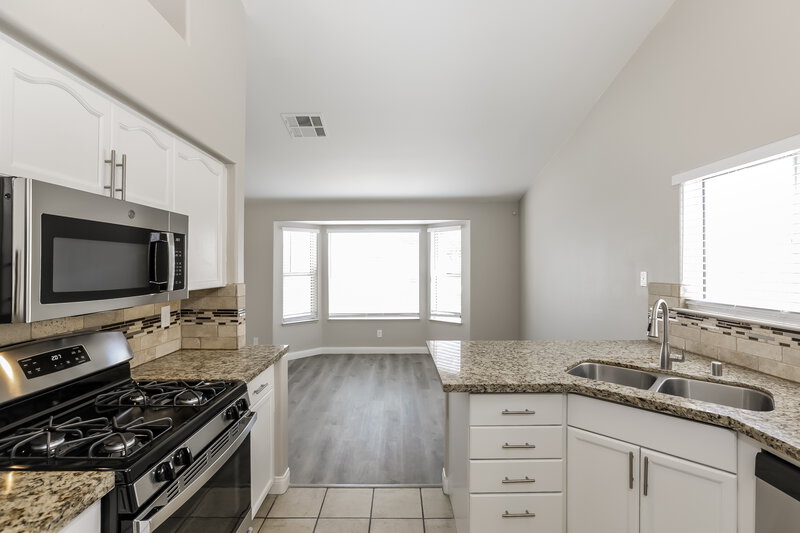 2,130/Mo, 4340 W La Madre Way North Las Vegas, NV 89031 Kitchen View 2
